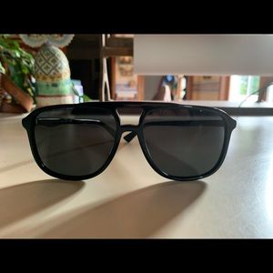 Men’s authentic Gucci aviator sunglasses